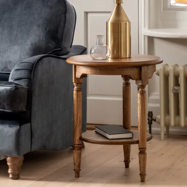 Highgrove, klassisk sidebord i brunt tre