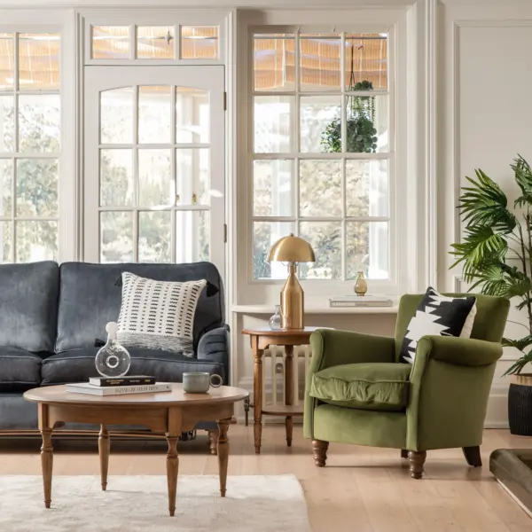 Highgrove, klassisk rundt salongbord i brunt tre - Bilde 2