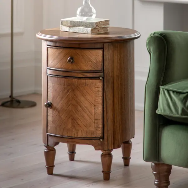 Highgrove, rund kommode i brunt tre