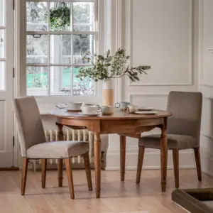 Highgrove rundt spisebord med ileggsplate i brunt tre