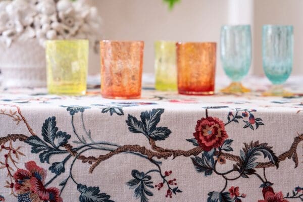 Rochecotte, brodert blomstrete stoff av Cordelia De Castellane - Bilde 4