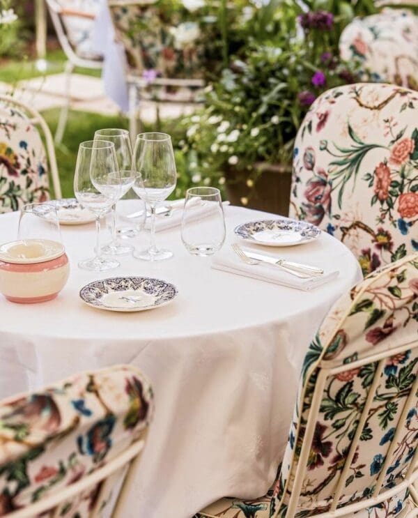 Rochecotte, fargerikt blomstrete stoff av Cordelia De Castellane - Bilde 2