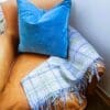 Salcombe, sommerlig og friskt rutete ullpledd fra Art of the Loom i blått - Bilde 2