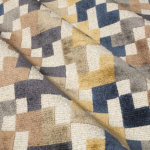 Sterling geometrisk mønstret fløyelsjacquard i blått/natur fra Maison THevenon