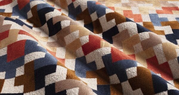 Sterling, geometrisk mønstret fløyelsjacquard i rustrød/natur