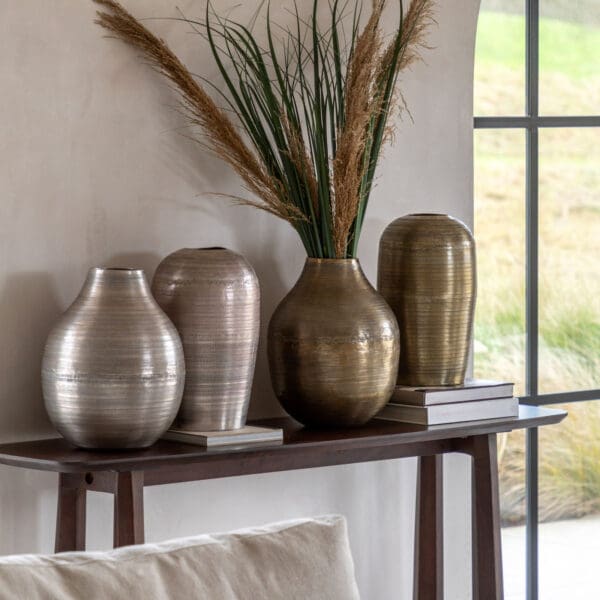 Zahara, rustikk banket vase i messingfarget aluminium H38cm - Bilde 6