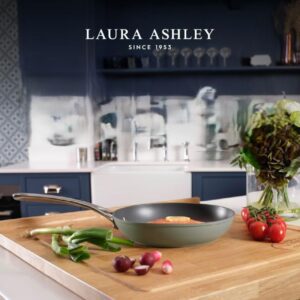 Salviegrønn stekepanne fra Laura Ashley