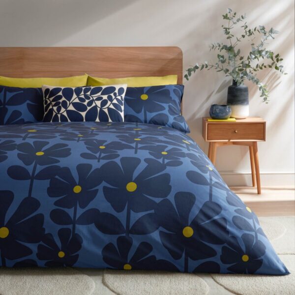 Wildflower retro sengesett med blomster i blått fra Orla Kiely