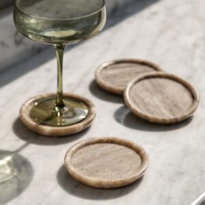 Novi runde glassbrikker i beige marmor