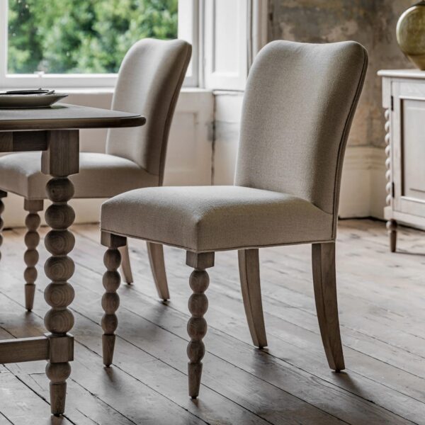 Artisan, spisestuestoler i kalkvasket eik , trukket i beige stoff - Bilde 2