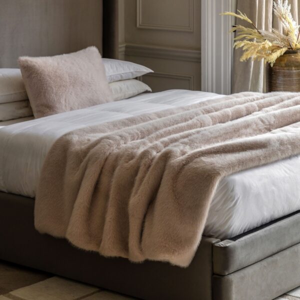 Maple stort pelspledd i beige