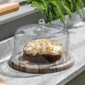 kakefat i marmor med glasslokk