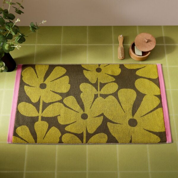 Wildflower retro badematte i gult og grønt fra Orla Kiely