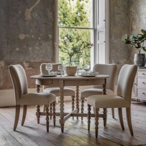 Artisan rundt spisebord med uttrekk i kalkvasket eik