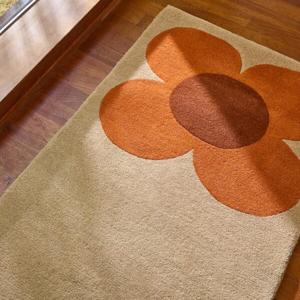Flower Placement, retro gulvløper med stilisert blomst i orange/beige - Bilde 2