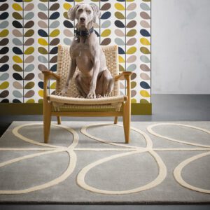 Giant linear Stem retro gulvteppe i grått fra Orla Kiely