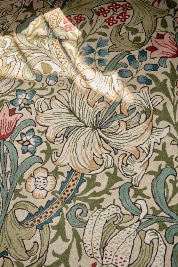 Morris, Golden Lily håndtuftet gulvteppe i natur - Bilde 4