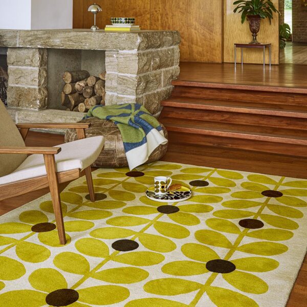 Orla Kiely, retro gulvteppe med stiliserte blomster i gult