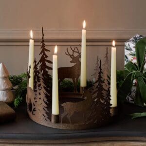 Woodland Deer, lysestake med 4 lysholdere, med hjort og gran i rustikk bronsefinish