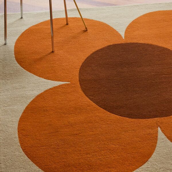 Flower Placement, retro gulvteppe med stilistisk blomst i orange/beige - Bilde 2