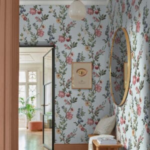 Allurium lys blå tapet med blomster og frukt i pasteller
