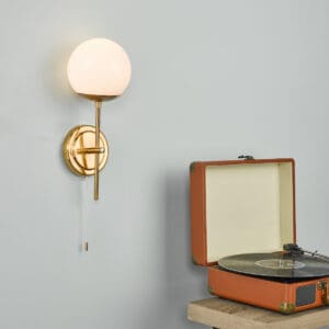 Bombazine, retro vegglampe i messing og opalglass