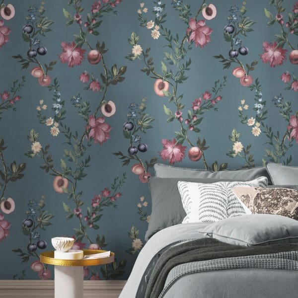 Allurium, jeansblå tapet med blomster og frukt - Bilde 2