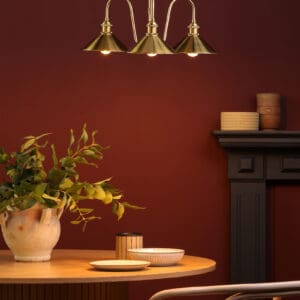 Hadano, taklampe messing, med tre skjermer i antikk messing