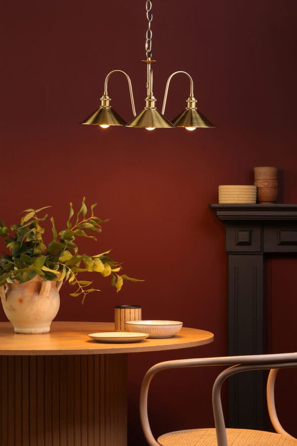 Hadano, taklampe messing, med tre skjermer i antikk messing