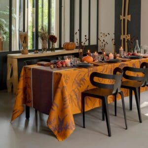 Volière, damaskduk i 100% lin med fugler i orange og blått