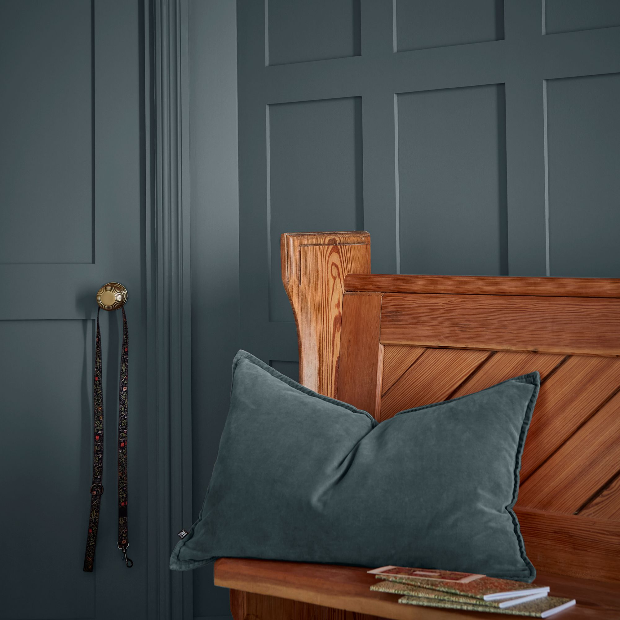 Elm House, dyp blågrønn maling fra William Morris At Home