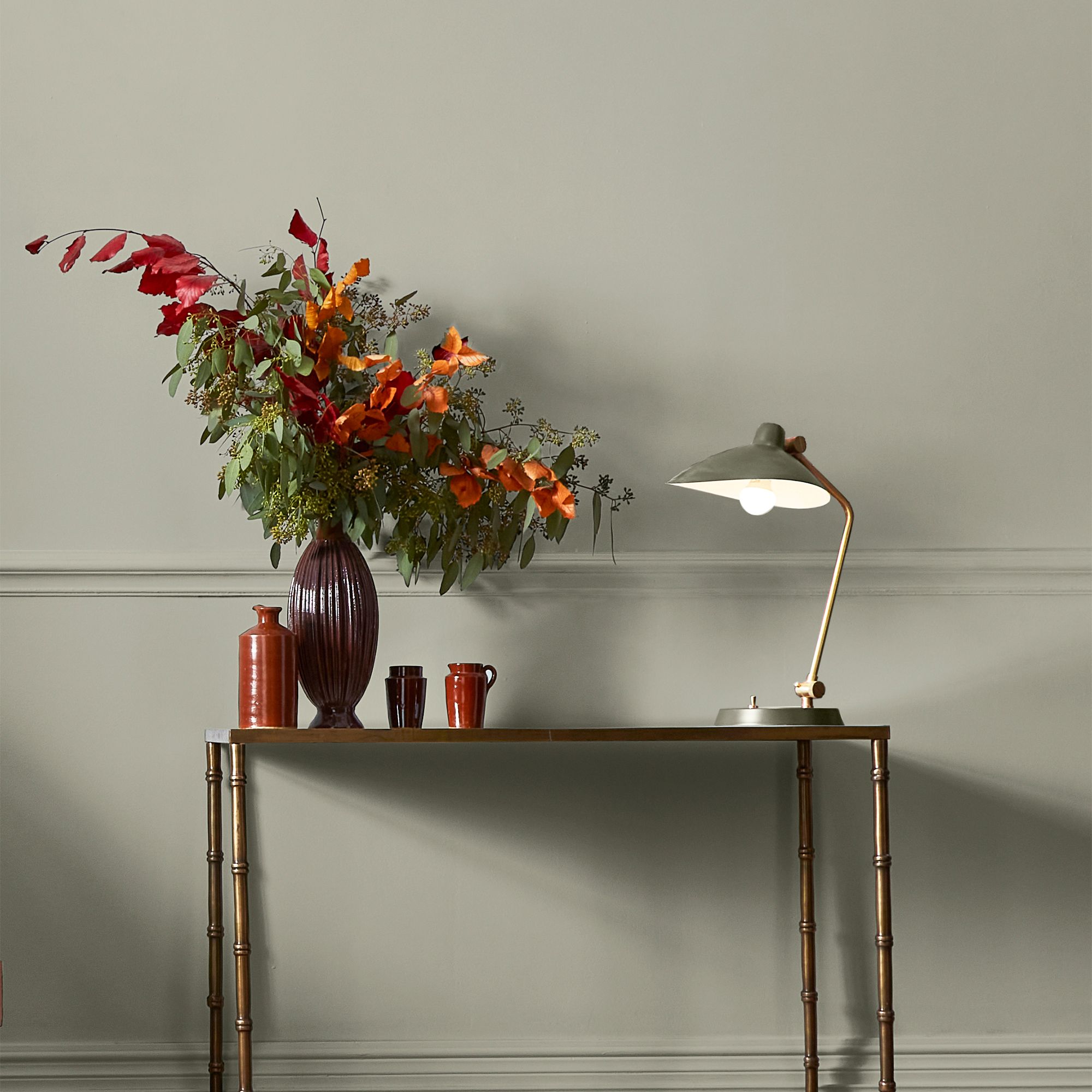 House Sparrow, dempet jadegrønn maling med beige tilsnitt fra William Morris At Home