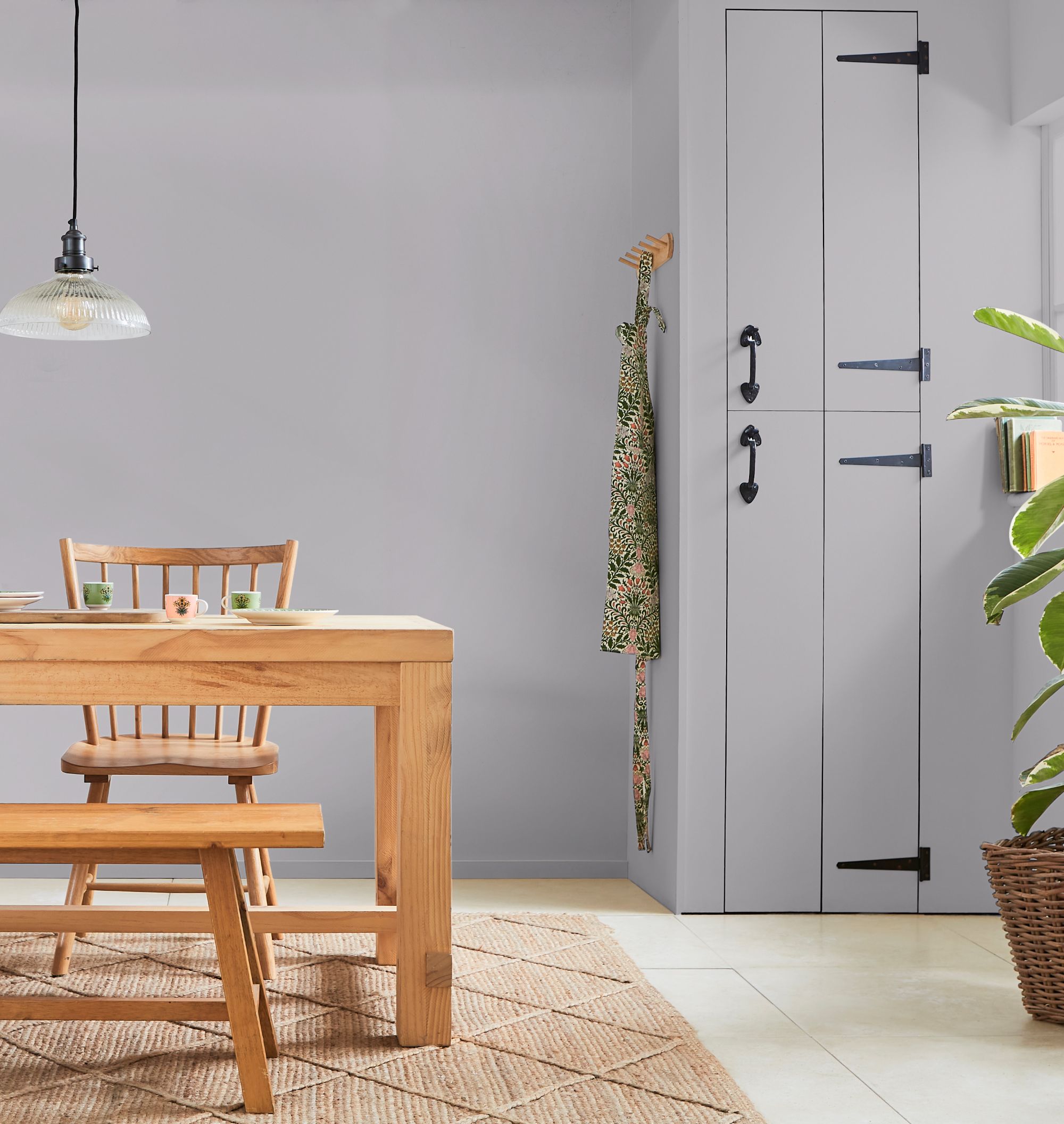 Scoured Wool, mellomgrå maling med lilla undertone fra Morris At Home