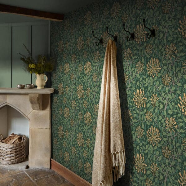 William Morris At Home, Honeysuckle Verde,  blomstrete tapet i grønt