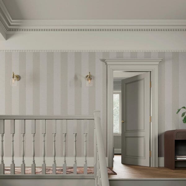 Regent Stripe, stripete vinyltapet med tekstur i beige