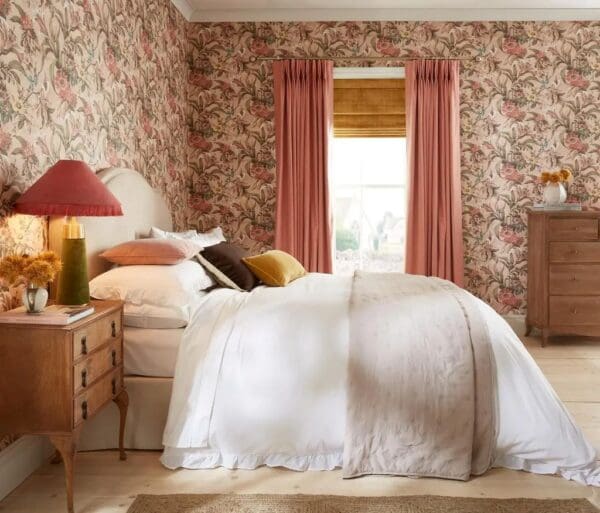 Lys Whispering Rose, storblomstrete tapet med liljer i rosa