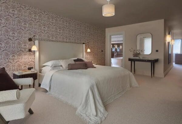 Paisley Linen, tapet med paisleymønster i natur/rosalilla toner