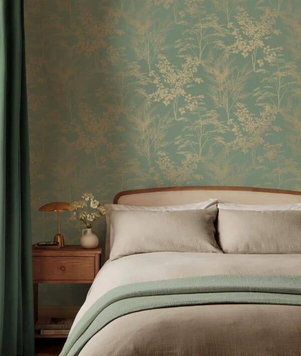 Mystic Mist, tapet med metallisk skog på grønnblå bunn