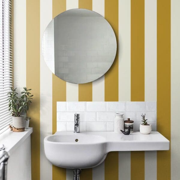 Harborough, tapet med brede striper i mørk gul/krem