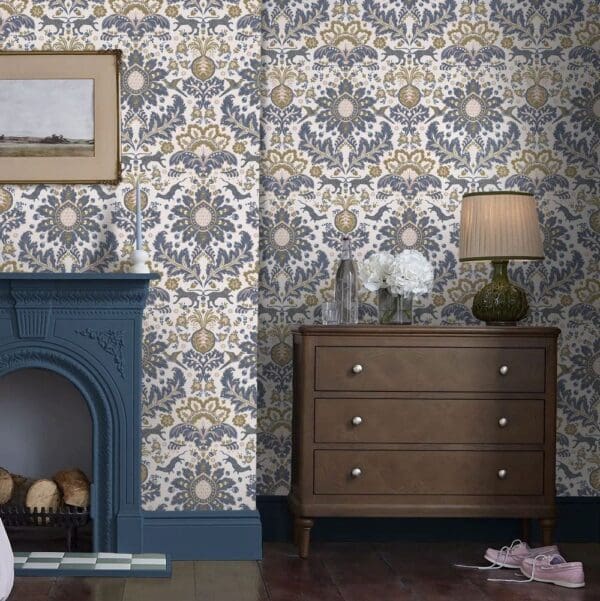 Animal Damask, tapet med dyrisk damaskmønster i blått