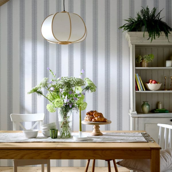 Sonnet Stripe, vinyltapet med striper i blått