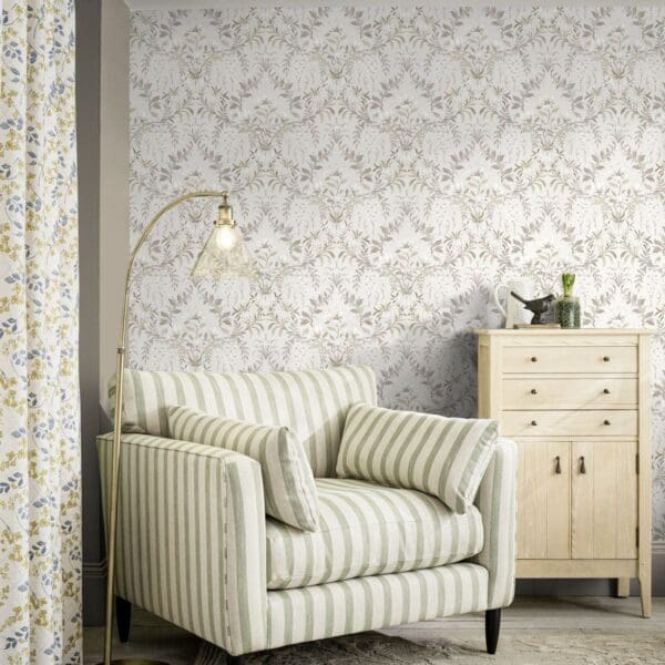 Parterre, blomstrete tapet i beige toner